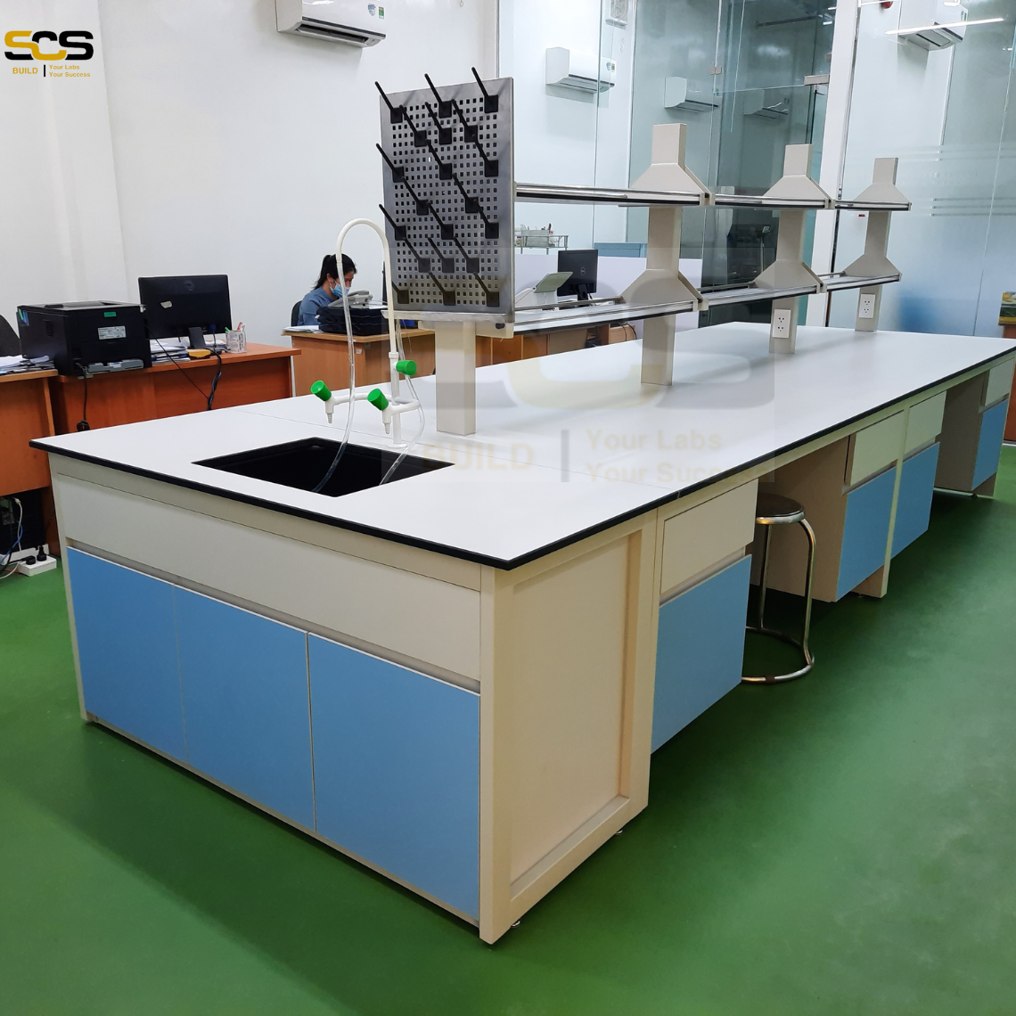 BÀN THÍ NGHIỆM TRUNG TÂM CHO PHÒNG LAB GIẢI PHÁP TỐI ƯU TỪ CÔNG TY SCS